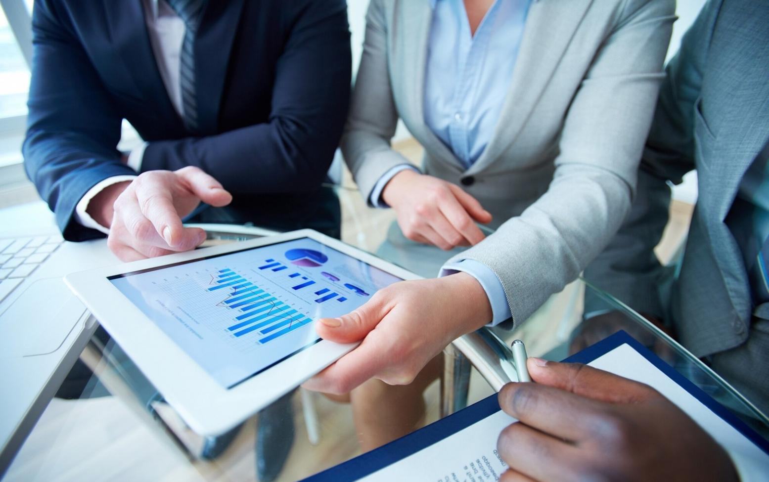 Monitoreo y análisis de resultados financieros